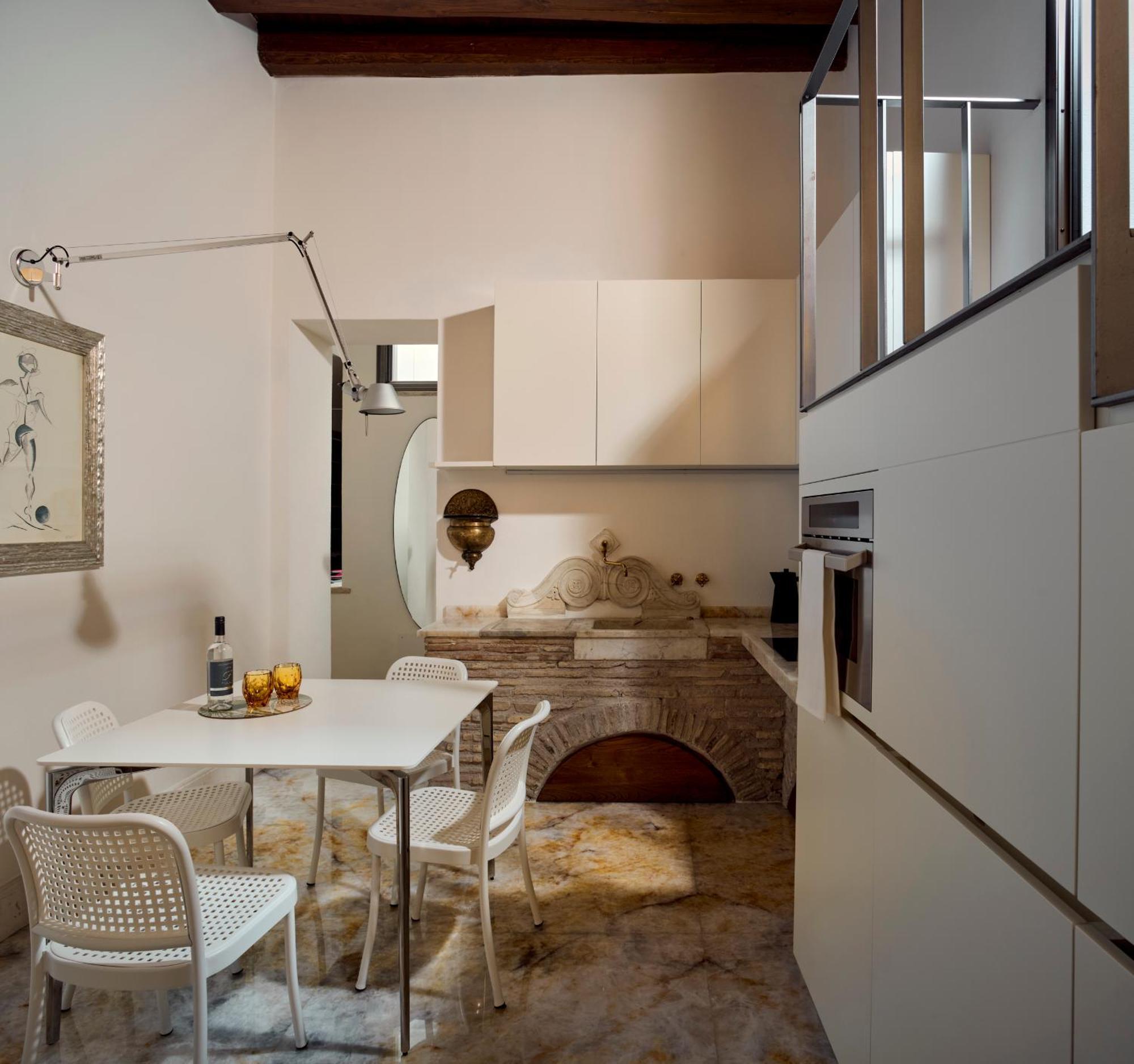 Palazzo Delle Pietre - Luxury Apartments Рим Экстерьер фото