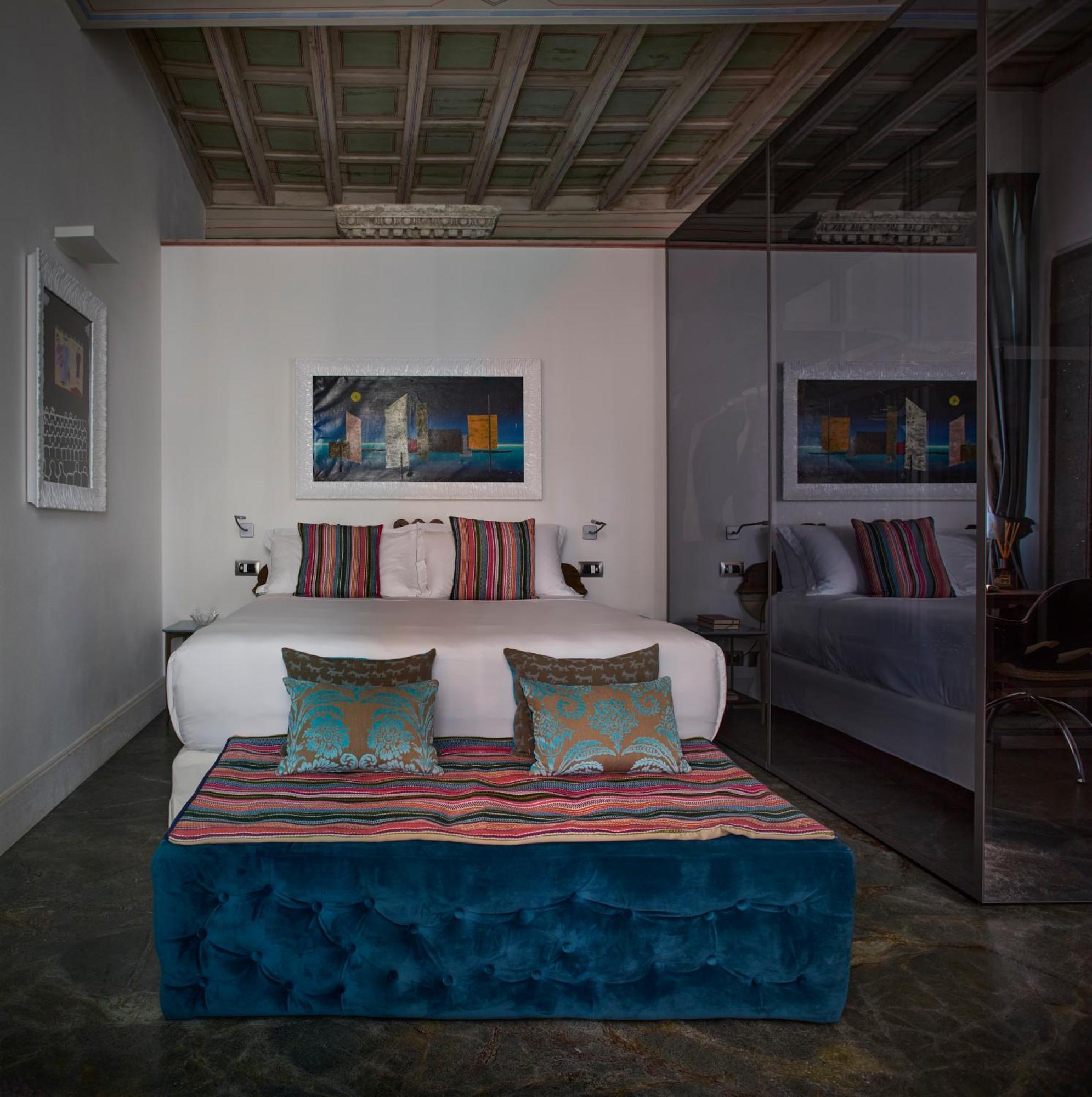 Palazzo Delle Pietre - Luxury Apartments Рим Экстерьер фото